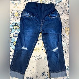 Ripped knees, 3/4 cut maternity jeans